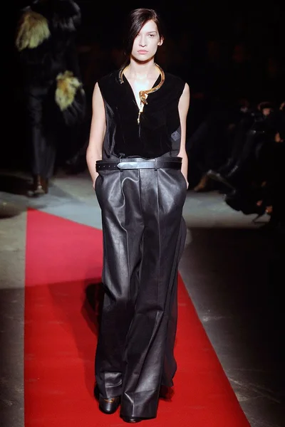 Look 30